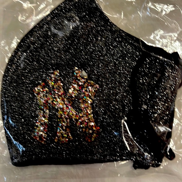 Facemask - Picture 1 of 2